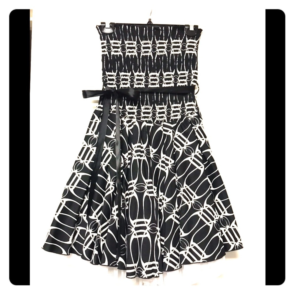 Black/White Strapless Cocktail w/ Fluffy Skirt